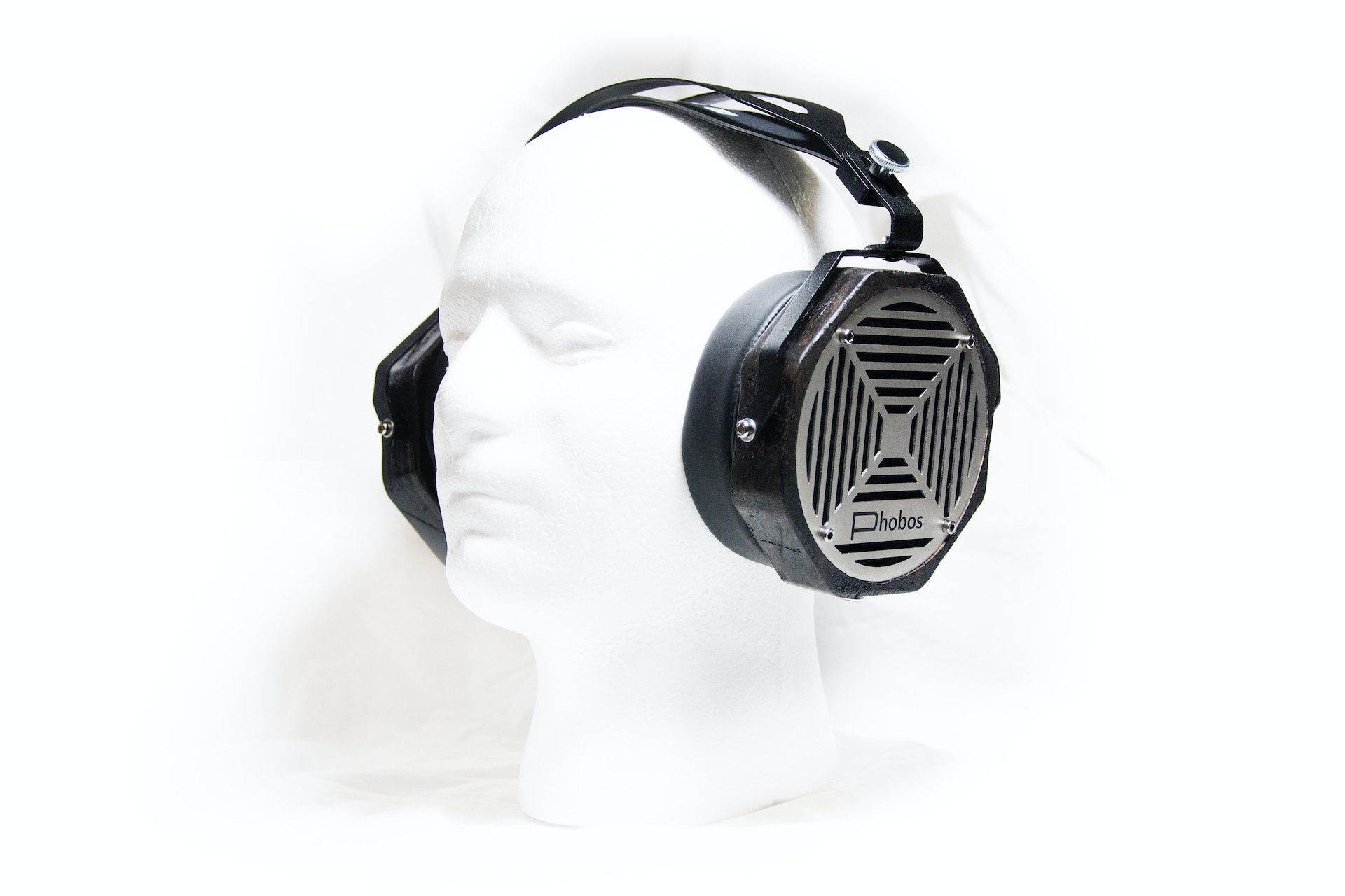 Bass Frequency Response Accuracy On Headphones