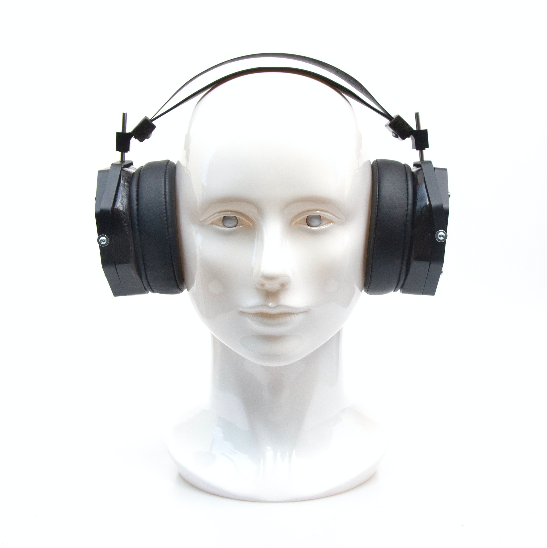test for bass frequency response accuracy on headphones